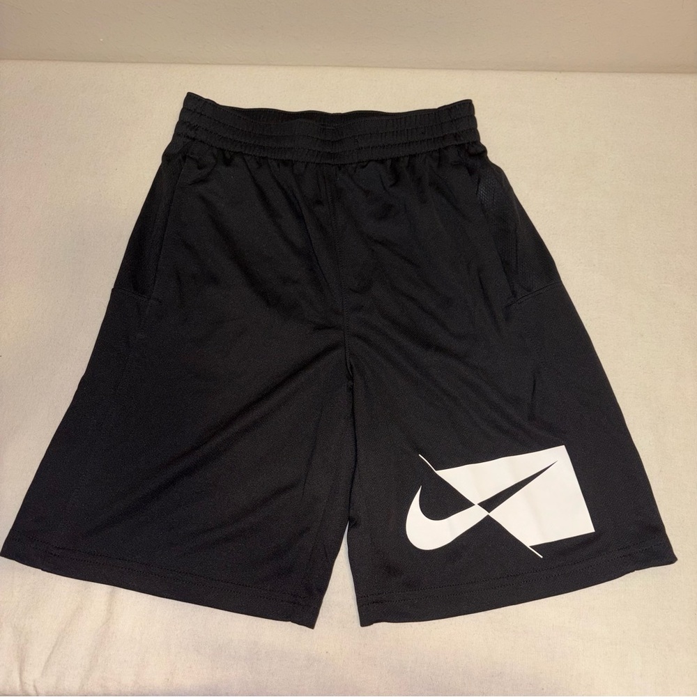Nike Kids Black Basketball Mesh Shorts Size L